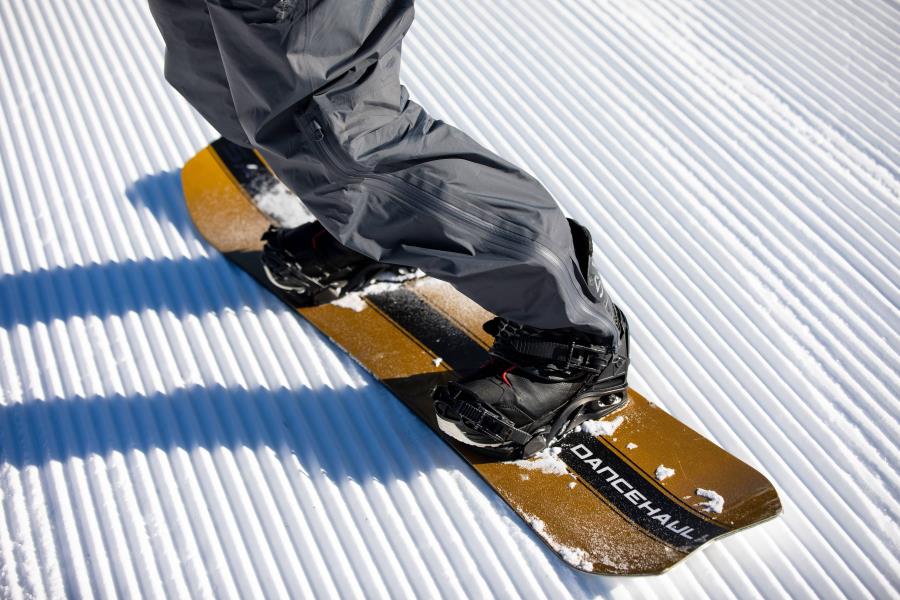 Salomon Dancehaul Hybrid Camber Snowboard, 143cm Wide 2021