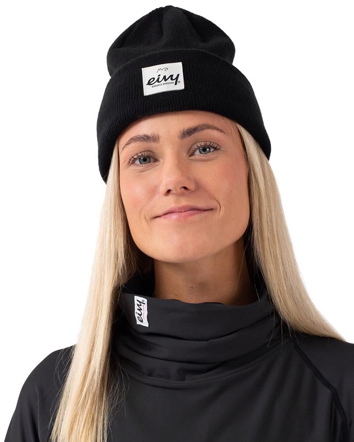 black snowboard beanie