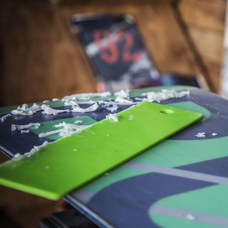 Snowboard Servicing, Sharpen Edges, Wax Bases