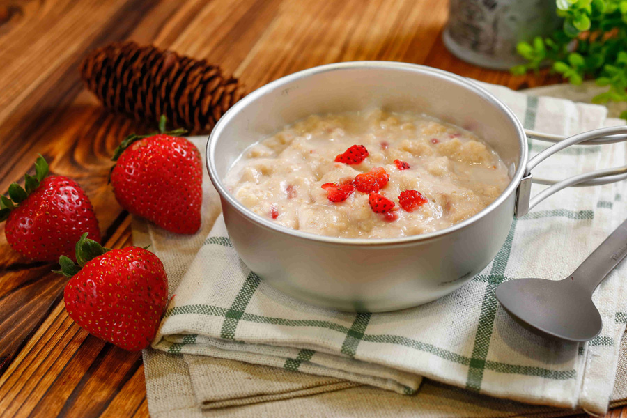 Expedition Foods Porridge + Strawberries Breakfast Meal