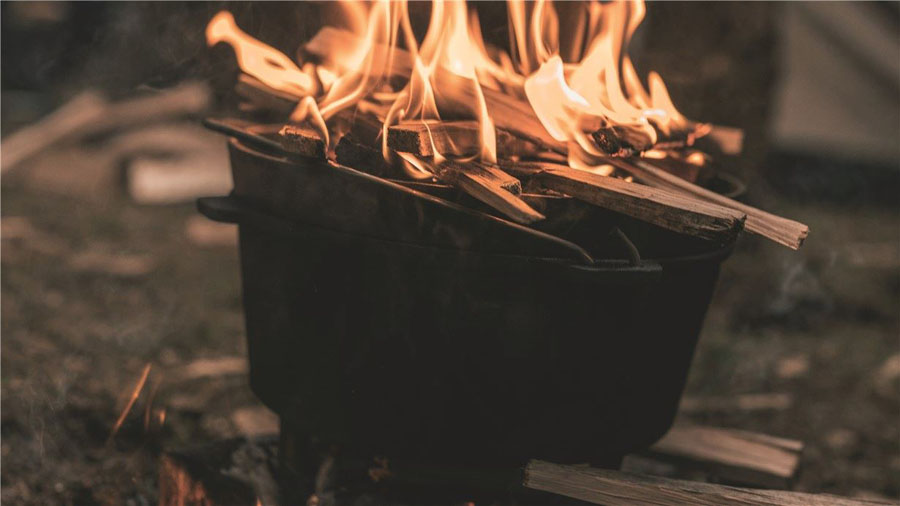 Robens Carson Dutch Oven Cast Iron Campfire Cookware