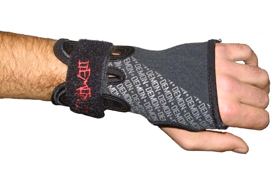 Demon skateboard Wrist Guards AbsoluteSnow