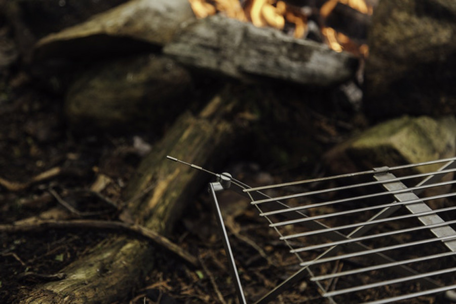 Wolf & Grizzly Grill M1 + Fire Set Folding Grill & Firelighter