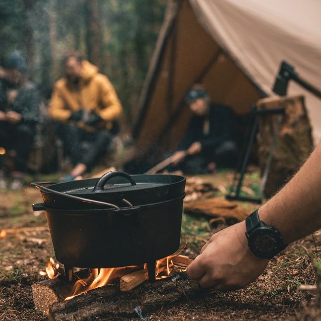 Robens Carson Dutch Oven Cast Iron Campfire Cookware