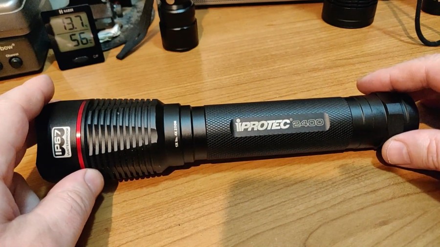 iPROTEC PRO 2400 Handheld LED Flashlight