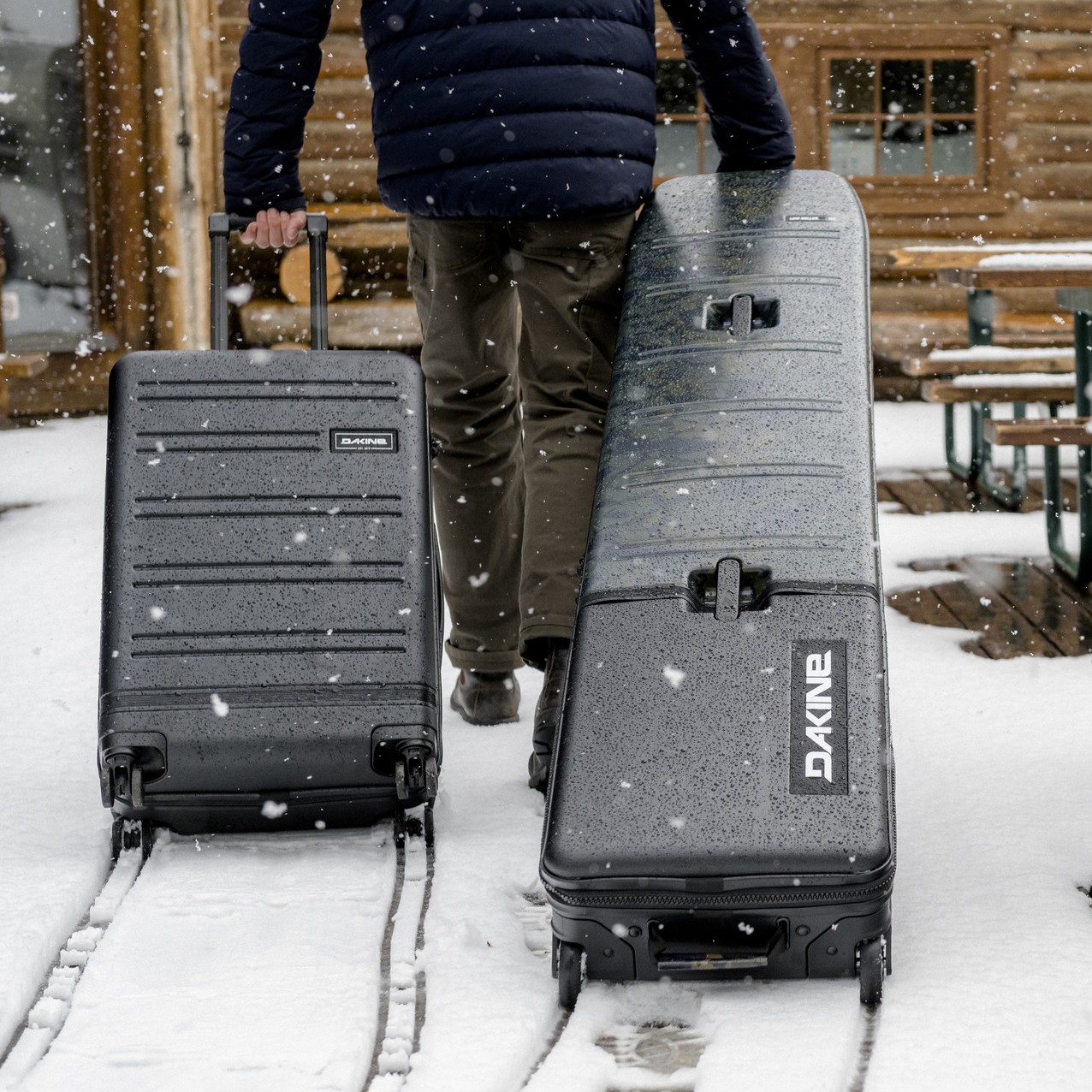 Dakine Low Roller Hardside Wheelie Snowboard Bag