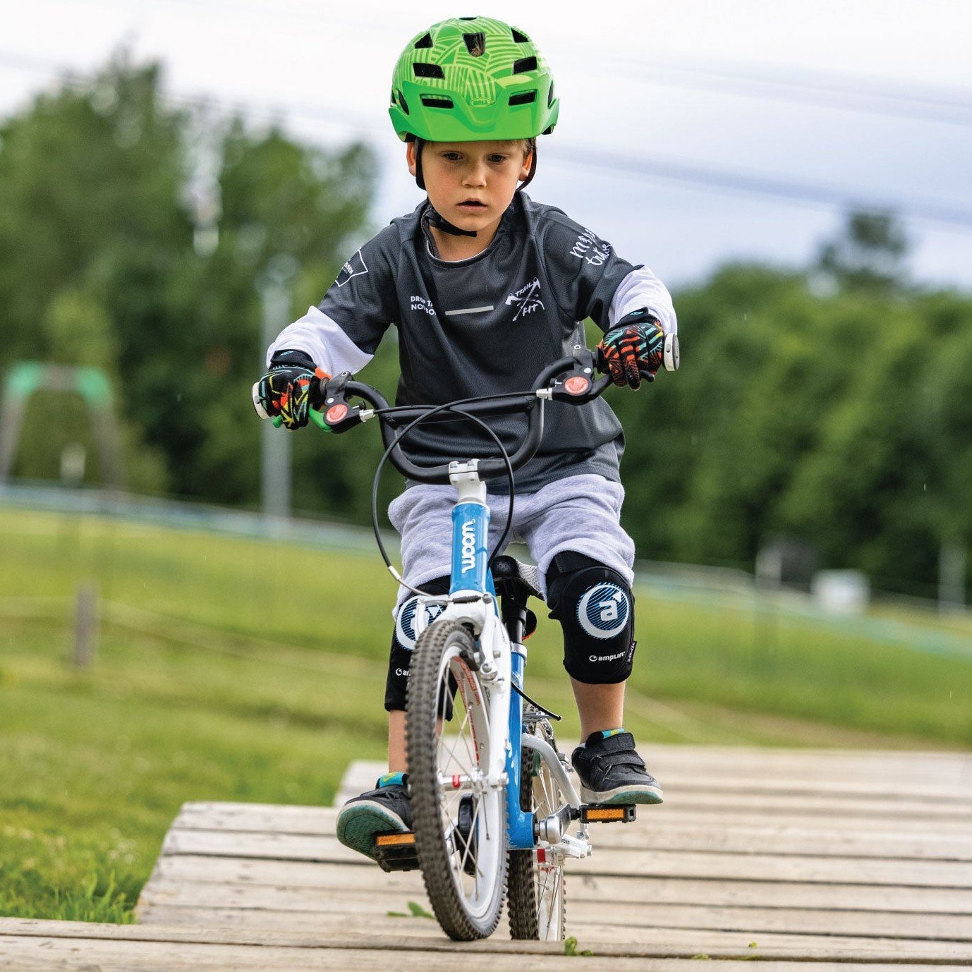 Amplifi Polymer Grom Kids' Biking & Snowboarding Knee Pads