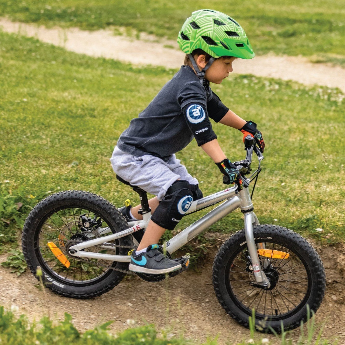 Amplifi Polymer Grom Kids' Biking & Snowboarding Knee Pads